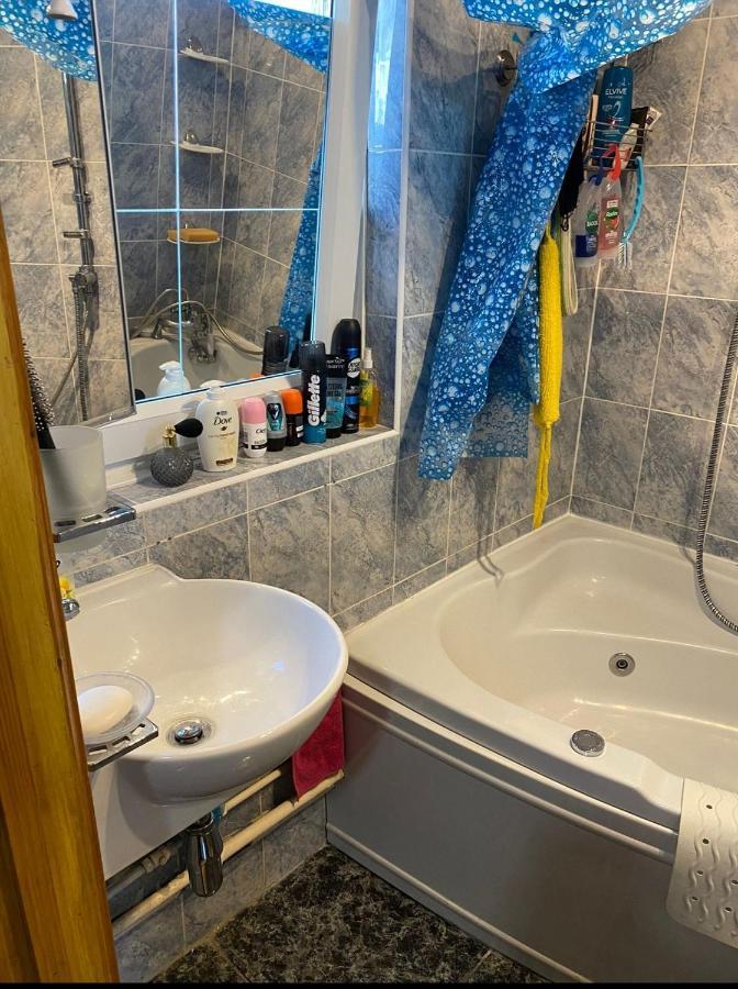 1 Bedroom Flat Close To City With Free Parking Arrangement Londra Dış mekan fotoğraf